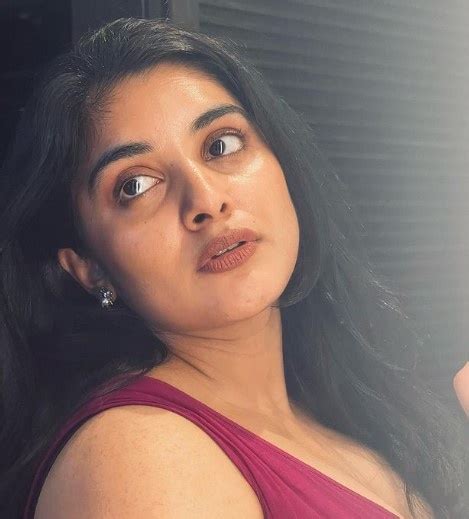 nivetha thomas boob|Nivetha Thomas Instagram Live .